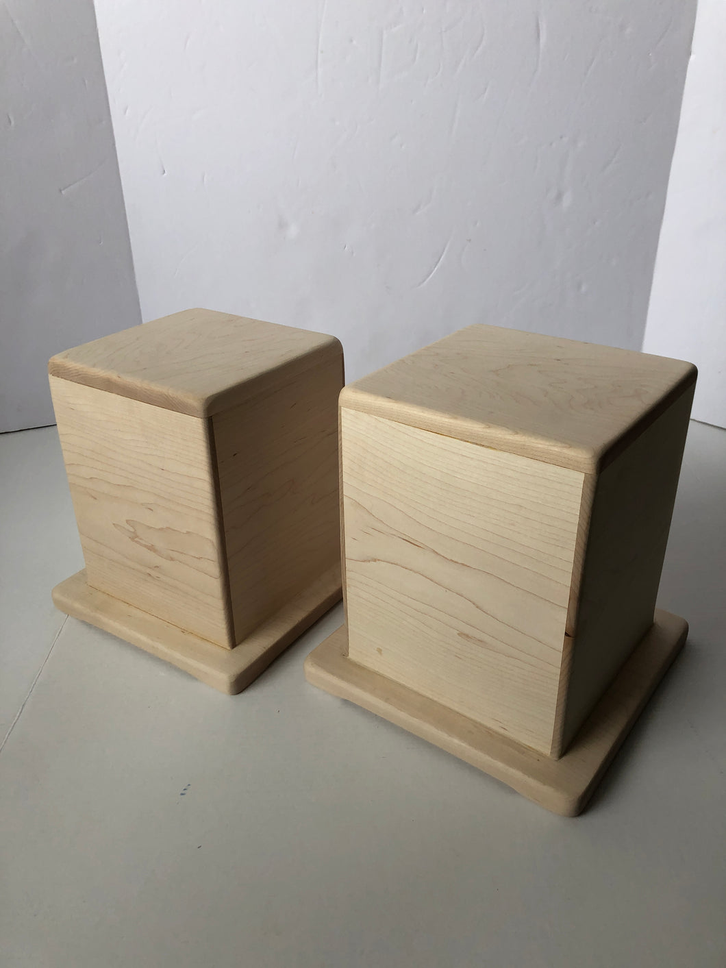 maple urns